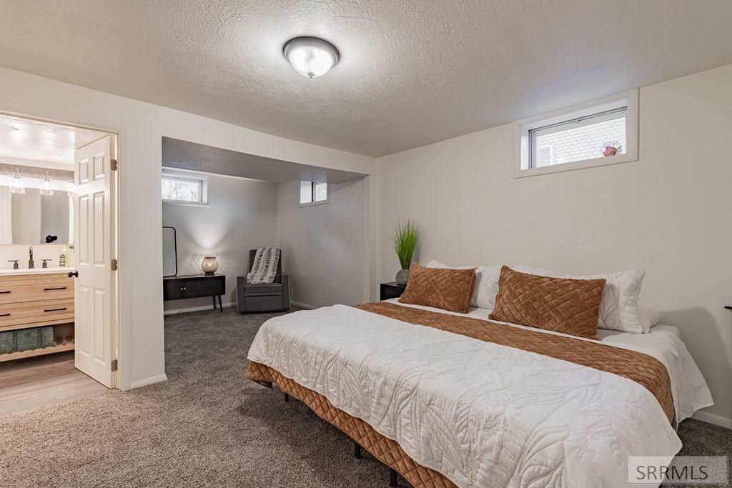 Image 13 of property listing at 215 W 15th Street, Idaho Falls, ID 83402