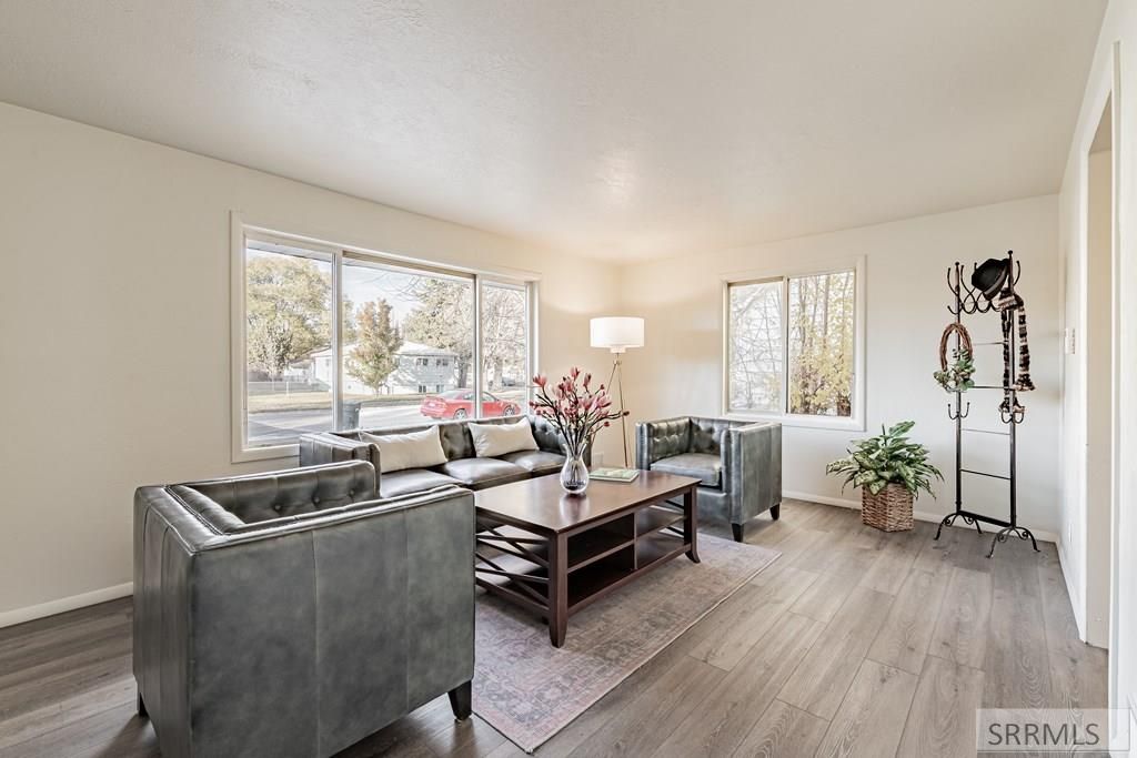 Image 3 of property listing at 215 W 15th Street, Idaho Falls, ID 83402