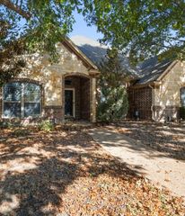 100 Castle Pines Drive, Willow Park, TX 76008