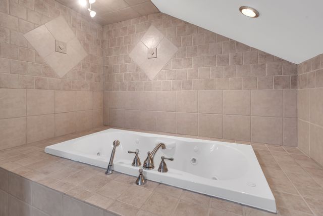 27514 N Forest Garden Road, Wauconda, IL 60084