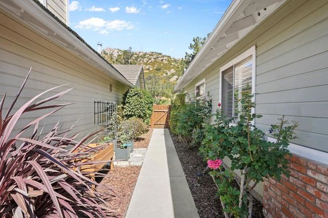 1213 Bitterbush Ln, El Cajon, CA 92019