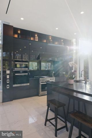 6304 OLD DOMINION DR, Mclean, VA 22101