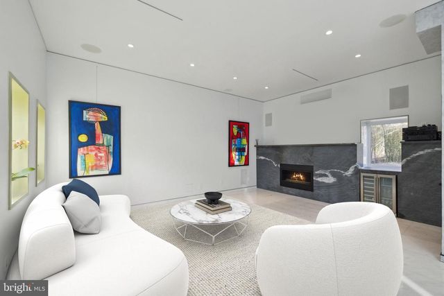 6304 OLD DOMINION DR, Mclean, VA 22101