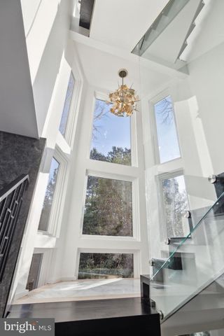 6304 OLD DOMINION DR, Mclean, VA 22101