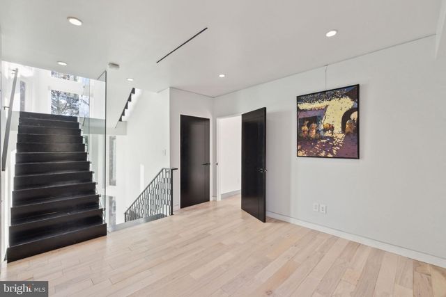 6304 OLD DOMINION DR, Mclean, VA 22101