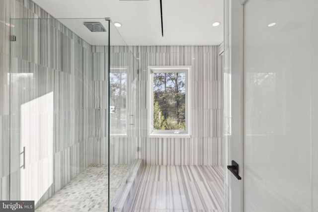 6304 OLD DOMINION DR, Mclean, VA 22101