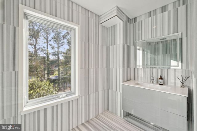 6304 OLD DOMINION DR, Mclean, VA 22101