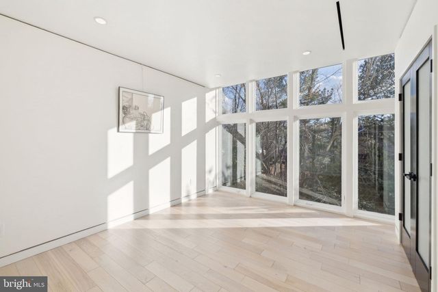 6304 OLD DOMINION DR, Mclean, VA 22101