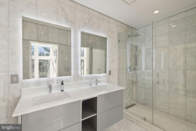 6304 OLD DOMINION DR, Mclean, VA 22101