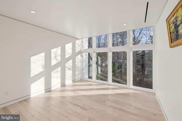 6304 OLD DOMINION DR, Mclean, VA 22101