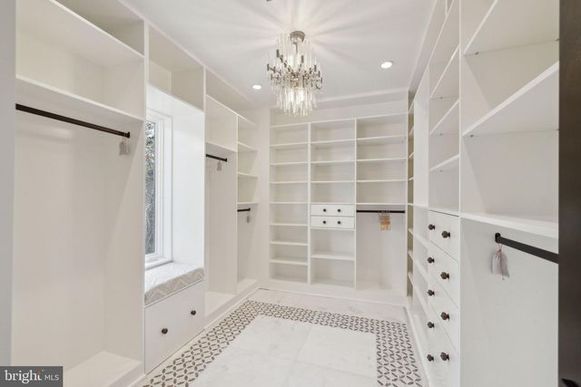 6304 OLD DOMINION DR, Mclean, VA 22101