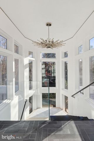 6304 OLD DOMINION DR, Mclean, VA 22101