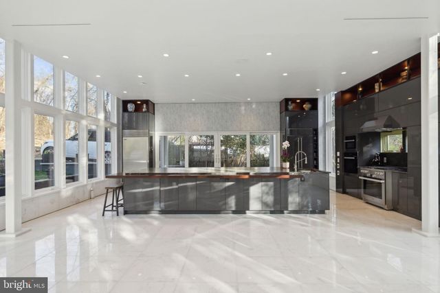 6304 OLD DOMINION DR, Mclean, VA 22101