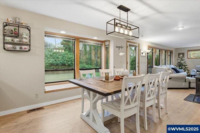 1818 Pepper Tree Ct SE, Salem, OR 97306