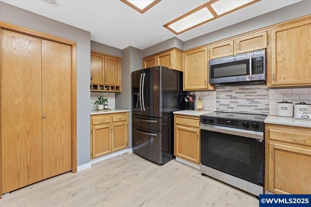 1818 Pepper Tree Ct SE, Salem, OR 97306