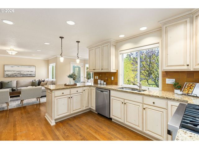 12878 Sw SIERRA VISTA Dr, Lake Oswego, OR 97035