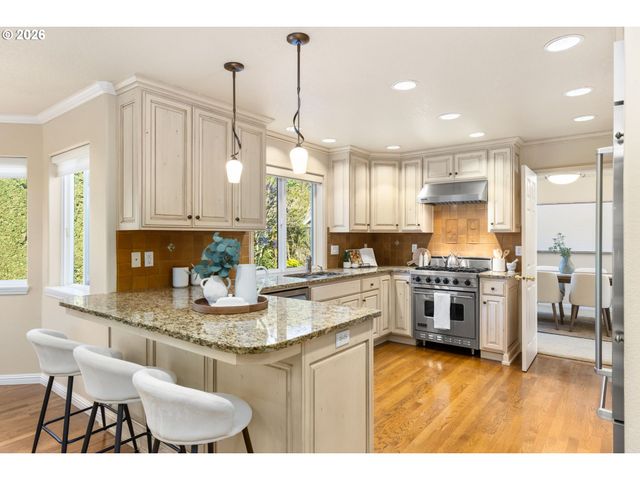 12878 Sw SIERRA VISTA Dr, Lake Oswego, OR 97035