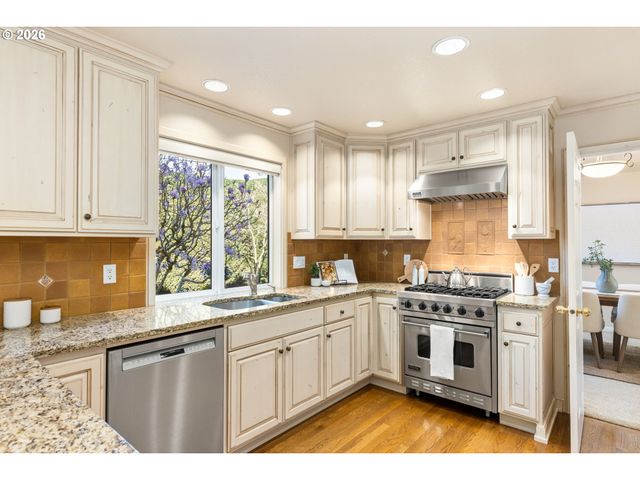 12878 Sw SIERRA VISTA Dr, Lake Oswego, OR 97035