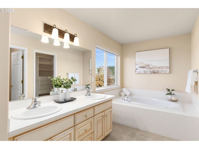 12878 Sw SIERRA VISTA Dr, Lake Oswego, OR 97035