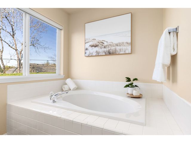 12878 Sw SIERRA VISTA Dr, Lake Oswego, OR 97035