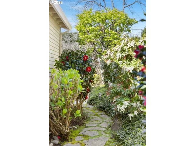 12878 Sw SIERRA VISTA Dr, Lake Oswego, OR 97035