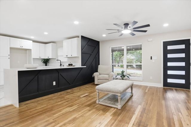 2900 Hunter Street, Fort Worth, TX 76112