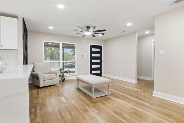 2900 Hunter Street, Fort Worth, TX 76112