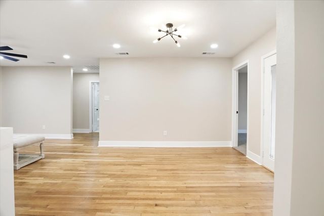 2900 Hunter Street, Fort Worth, TX 76112