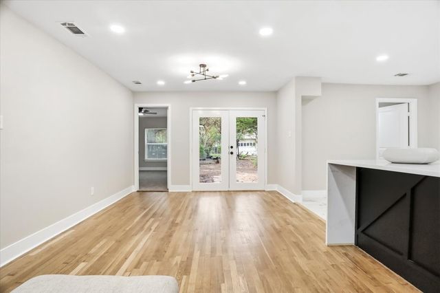 2900 Hunter Street, Fort Worth, TX 76112