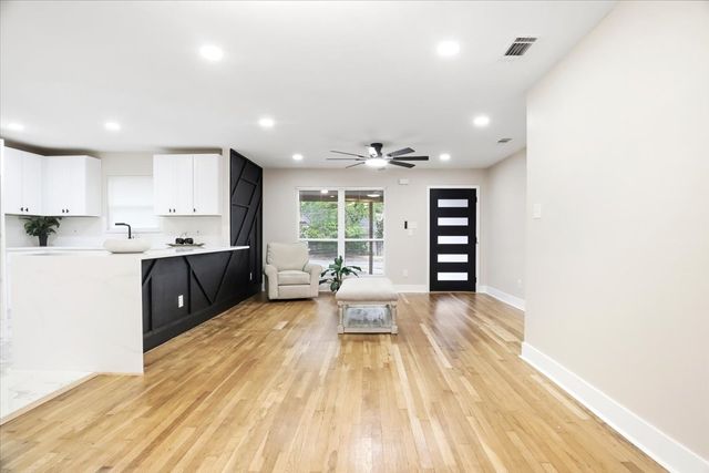 2900 Hunter Street, Fort Worth, TX 76112