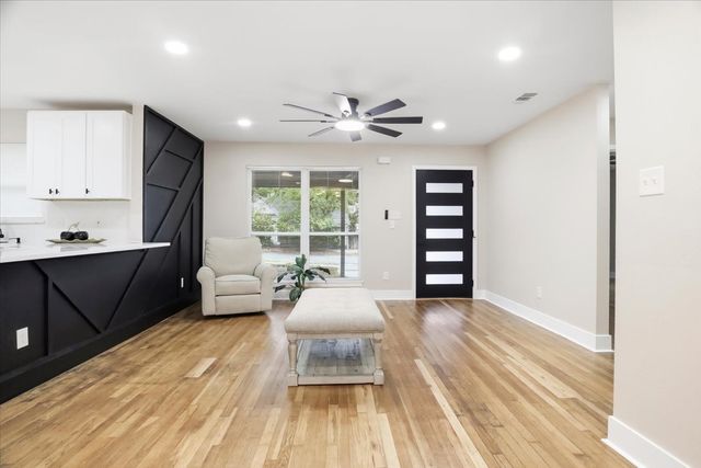 2900 Hunter Street, Fort Worth, TX 76112