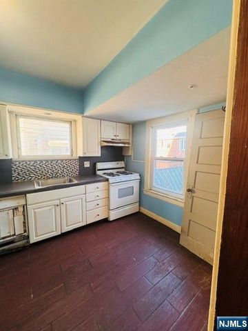 18 Pleasant Place, Kearny, NJ 07032