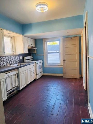 18 Pleasant Place, Kearny, NJ 07032