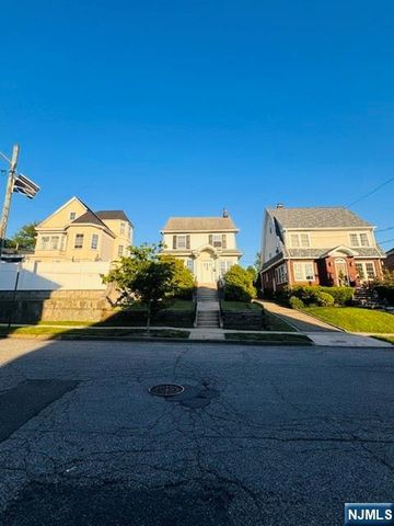 18 Pleasant Place, Kearny, NJ 07032