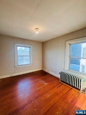 18 Pleasant Place, Kearny, NJ 07032