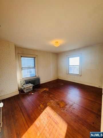 18 Pleasant Place, Kearny, NJ 07032