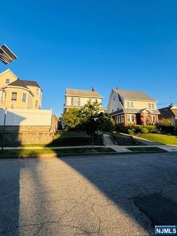 18 Pleasant Place, Kearny, NJ 07032