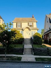 18 Pleasant Place, Kearny, NJ 07032