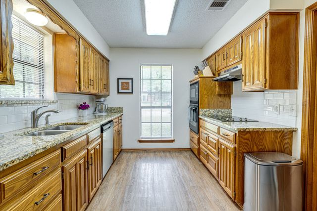 3541 Hightimber Drive, Grapevine, TX 76051