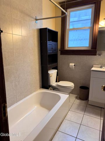 90 Woodlawn Avenue 2, Albany, NY 12208