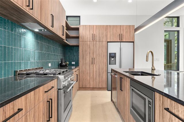 219 Lessin LN Unit 6, Austin, TX 78704