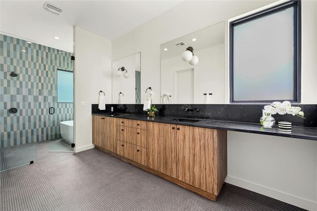 219 Lessin LN Unit 6, Austin, TX 78704