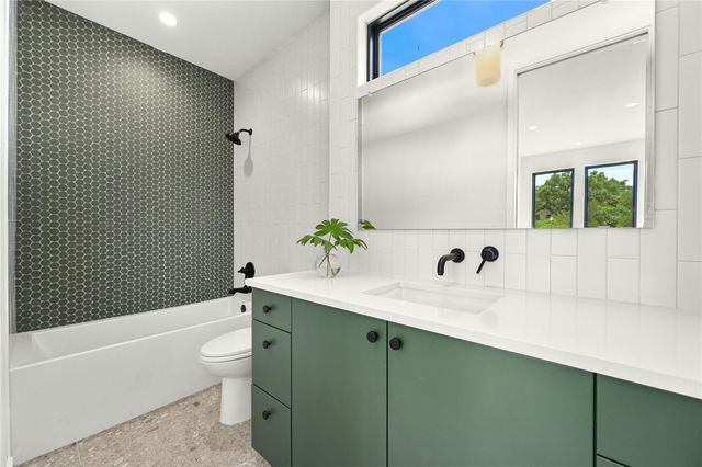 219 Lessin LN Unit 6, Austin, TX 78704