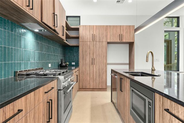 219 Lessin LN Unit 6, Austin, TX 78704