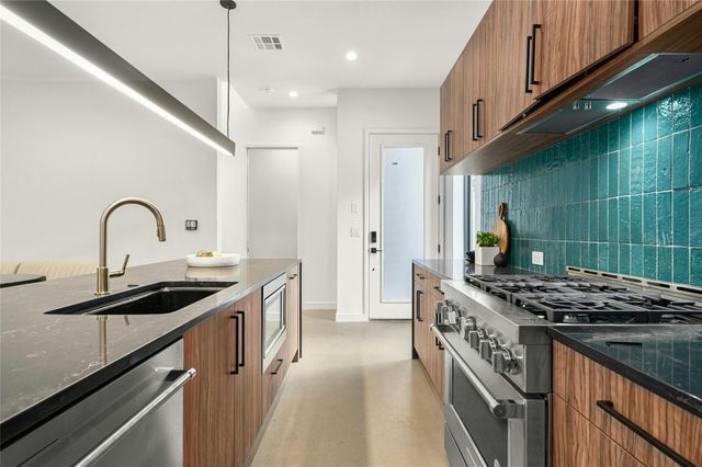 219 Lessin LN Unit 6, Austin, TX 78704