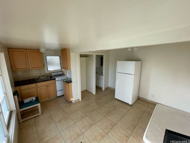 1804 Poki Street L, Honolulu, HI 96822