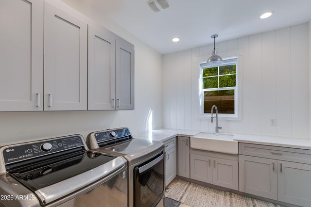 3247 E SELLS Drive, Phoenix, AZ 85018