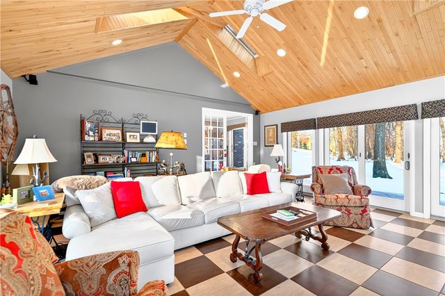 1738 Snowfield Drive, Hidden Valley, PA 15502