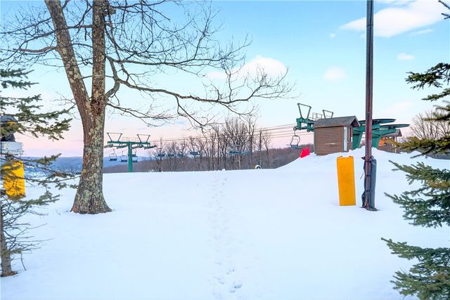 1738 Snowfield Drive, Hidden Valley, PA 15502