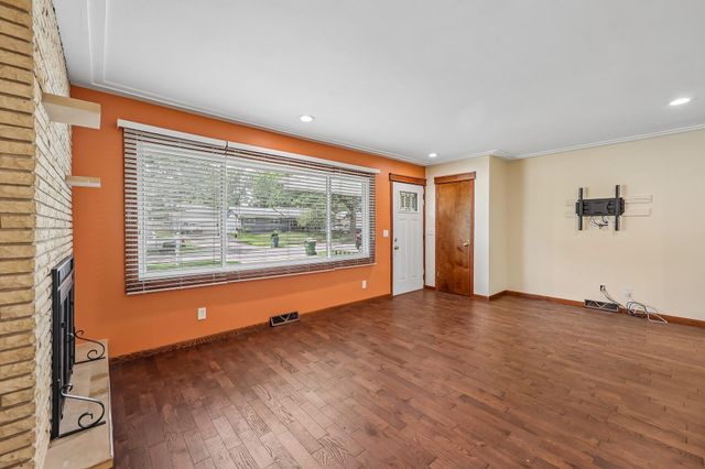5518 Regent Avenue N, Crystal, MN 55429